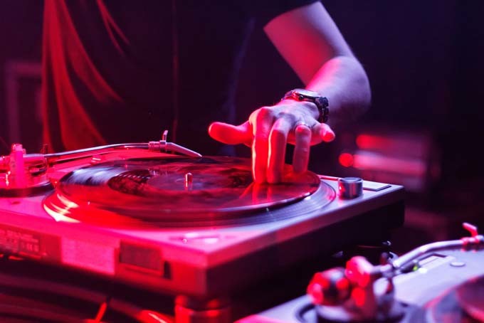 DJ