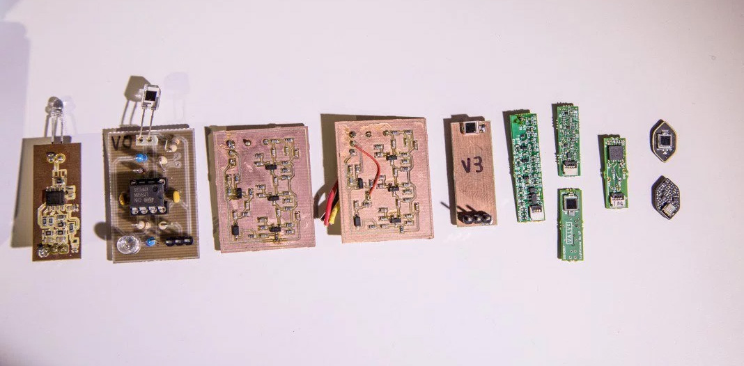 Le capteur infra-rouge inventé par Valve, dans ses différentes phases jusqu'à sa miniaturisation définitive.