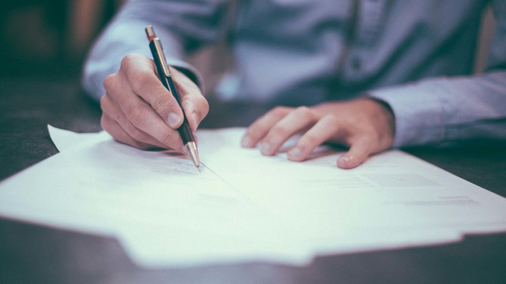 Signature document loi justice accord deal