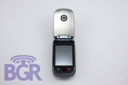 Le MING A1800 de Motorola intègre deux cartes SIM