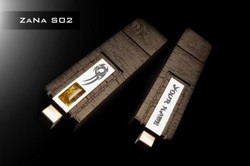 Zana et EarthDrive : une clé USB en bois et l&rsquo;autre en papier