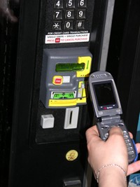 Luc Chatel veut accélérer la mutation du mobile en carte de paiement