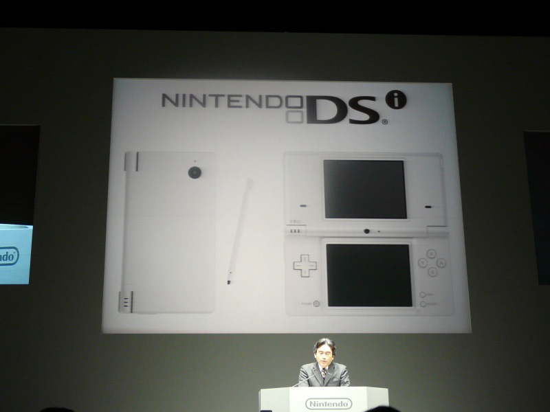 Nintendo dévoile la DSi, sa nouvelle console portable DS