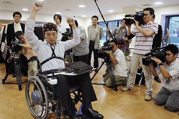 Toyota dévoile un fauteuil roulant contrôlable par la pensée