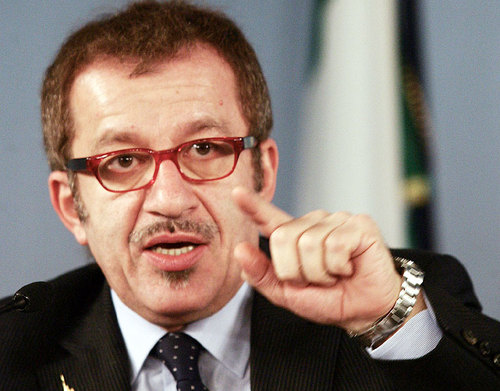 Le ministre de l&rsquo;intérieur italien télécharge sur eMule et combat Hadopi