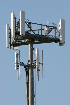 Réseau 3G pour Free Mobile :  rupture d&rsquo;égalité entre les concurrents ?
