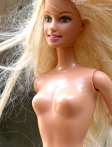 Barbie nue