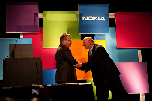 Microsoft achète l&rsquo;activité mobile de Nokia