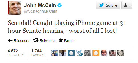 Grâce à son iPhone, John McCain joue pendant qu&rsquo;on parle de guerre