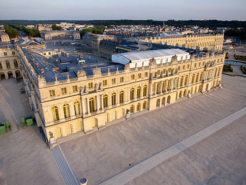 Le Château de Versailles accueille un drone pour des photos libres