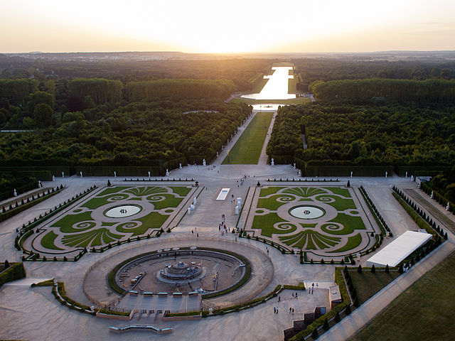 Le Château de Versailles accueille un drone pour des photos libres