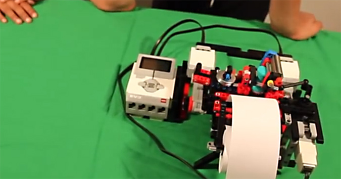 Une imprimante Braille en LEGO, par un enfant de 12 ans