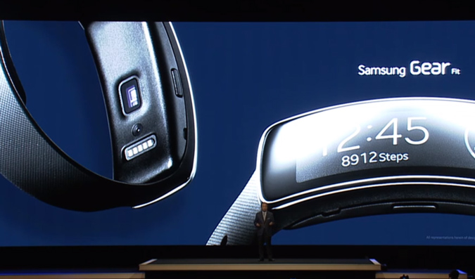 Samsung présente le Gear Fit, un bracelet connecté