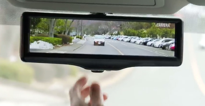 Nissan intègre une caméra plein écran dans le rétroviseur intérieur -  Numerama