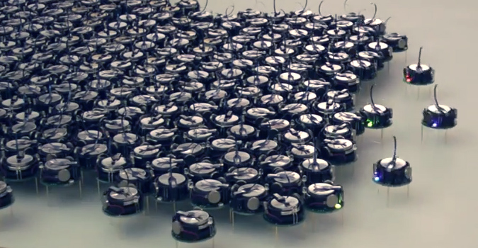Ceci est un essaim de 1000 robots capables de coopérer
