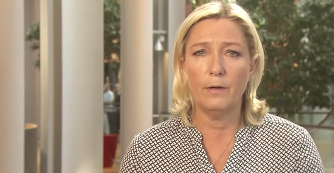 Marine Le Pen dénonce un « cache-sexe du recul des libertés sur Internet »