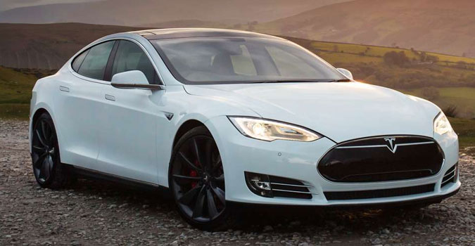 Tesla teste un mode &#34;autopilote&#34; sur la Tesla Model S