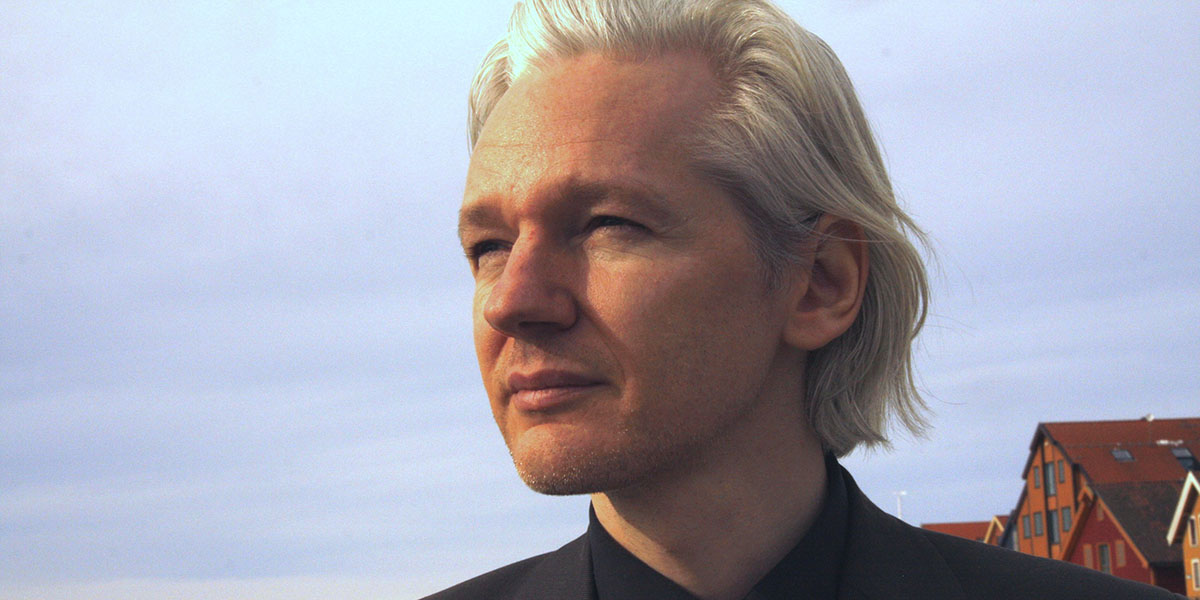 Julian Assange accuse François Hollande de l&rsquo;avoir laissé tomber