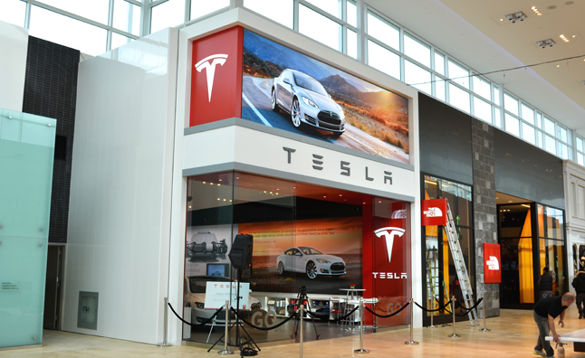 Une boutique Tesla canadienne