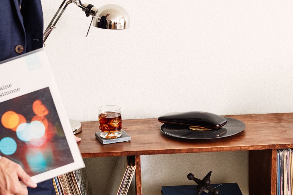 love_turntable_revolutionary_smartphone_controlled_turntable_crowdfunding_agency2-0_gallary_c-compressor