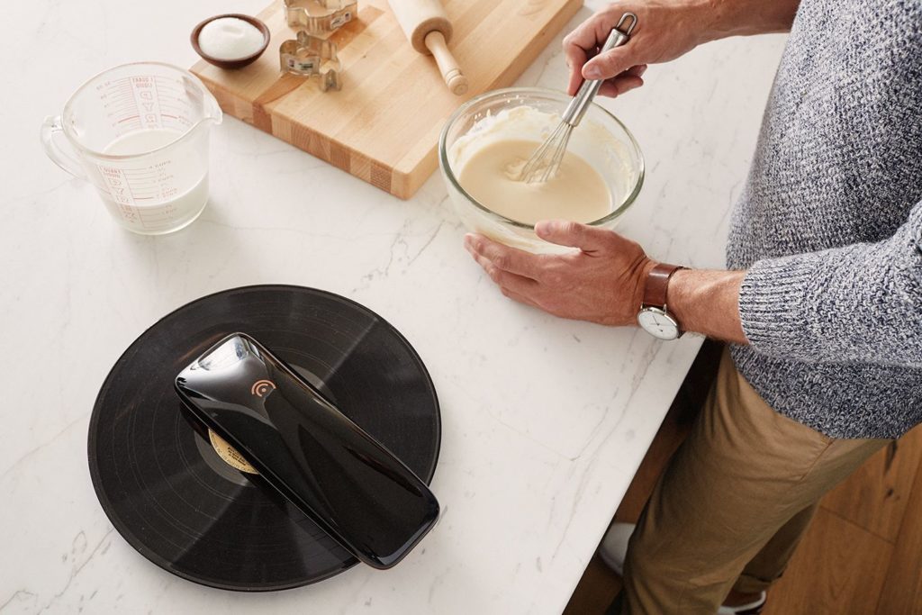 love_turntable_revolutionary_smartphone_controlled_turntable_crowdfunding_agency2-0_gallery_b-compressor-1024x683.jpg
