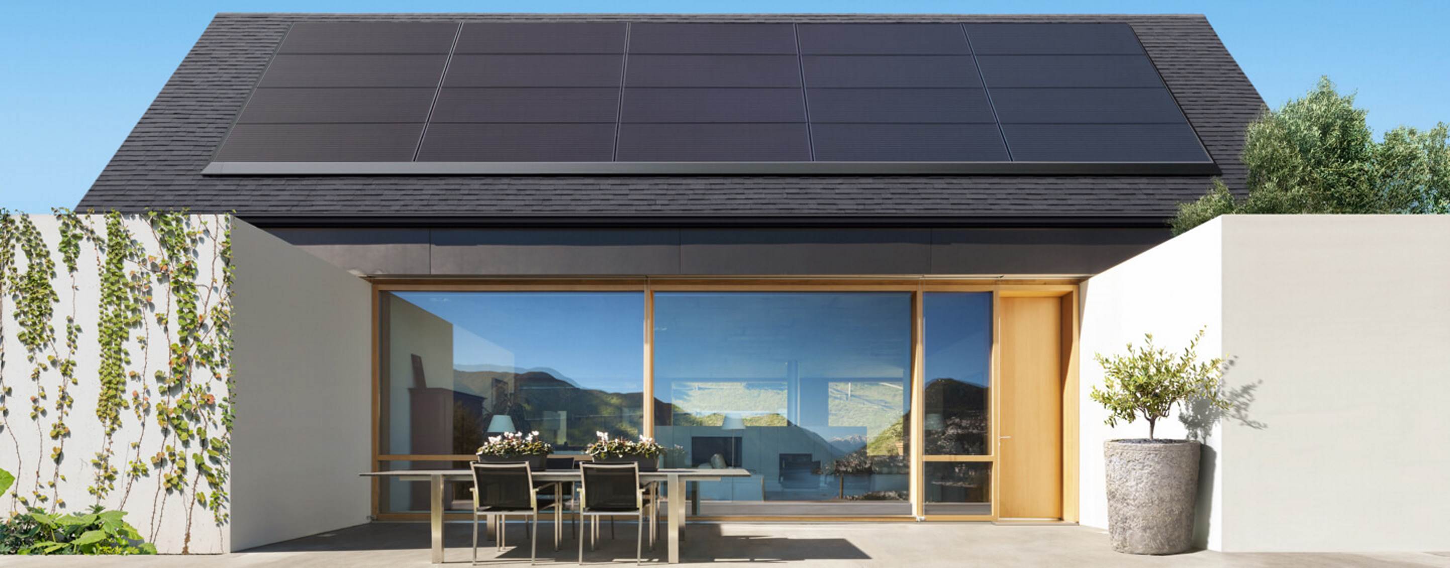 tesla-adapte-les-panneaux-solaires-pour-les-rendre-plus-l-gants-et