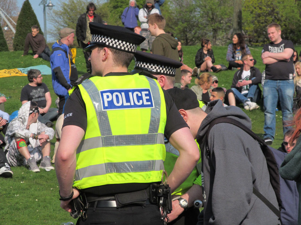 420_-_glasgow_green_easter_2014_05_police_watching_the_crowd_speaker-jpeg