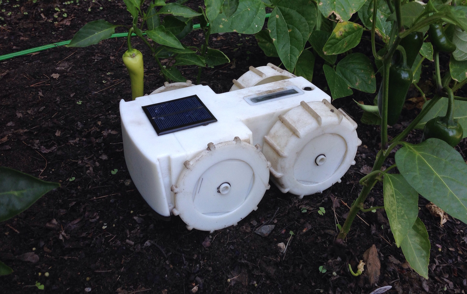 Résultat de recherche d'images pour "robot jardinier"