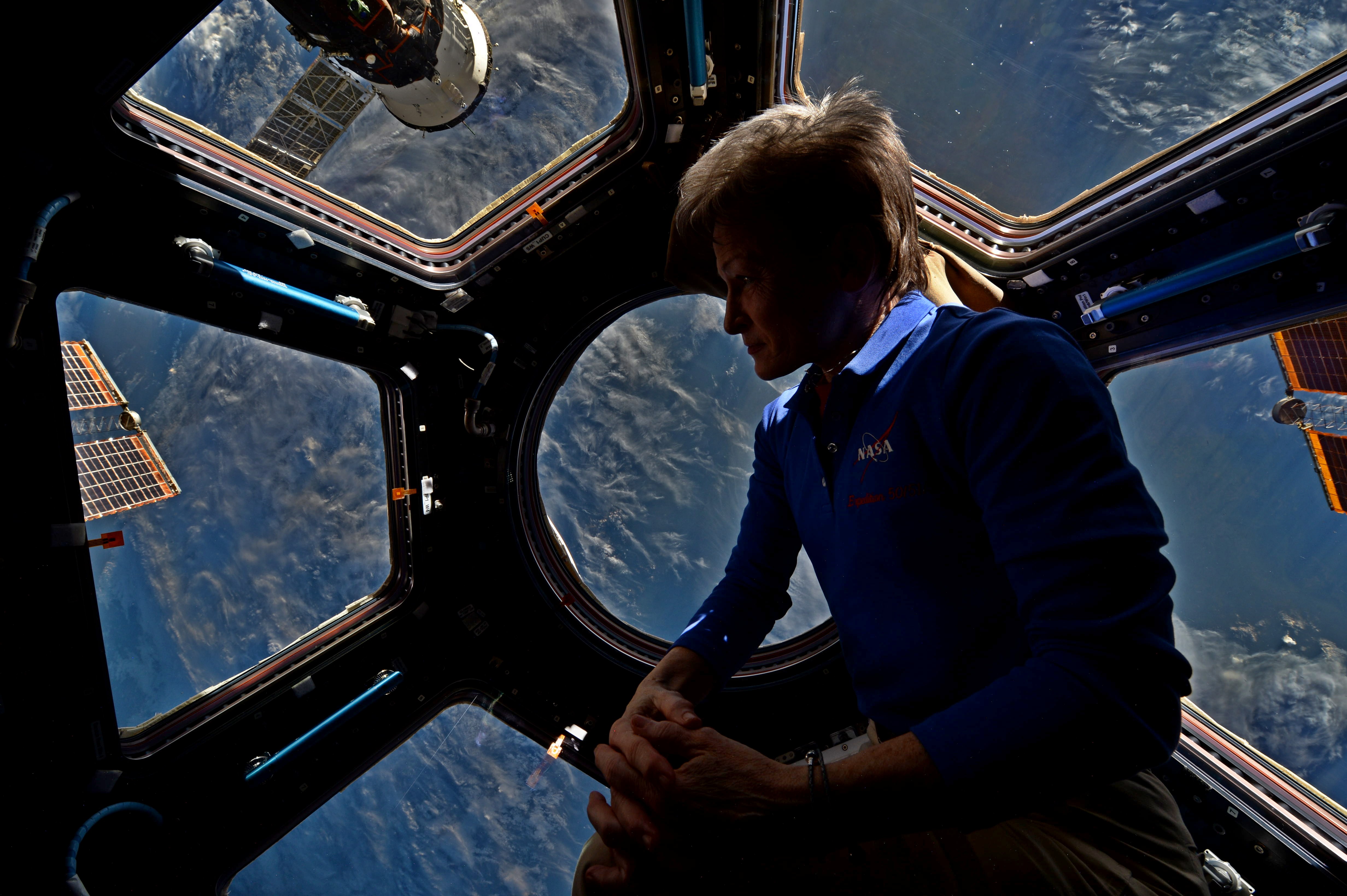 Значимые люди в космосе. Peggy Whitson. Пегги астронавт. Фотосессия в космическом корабле. Космический полет.