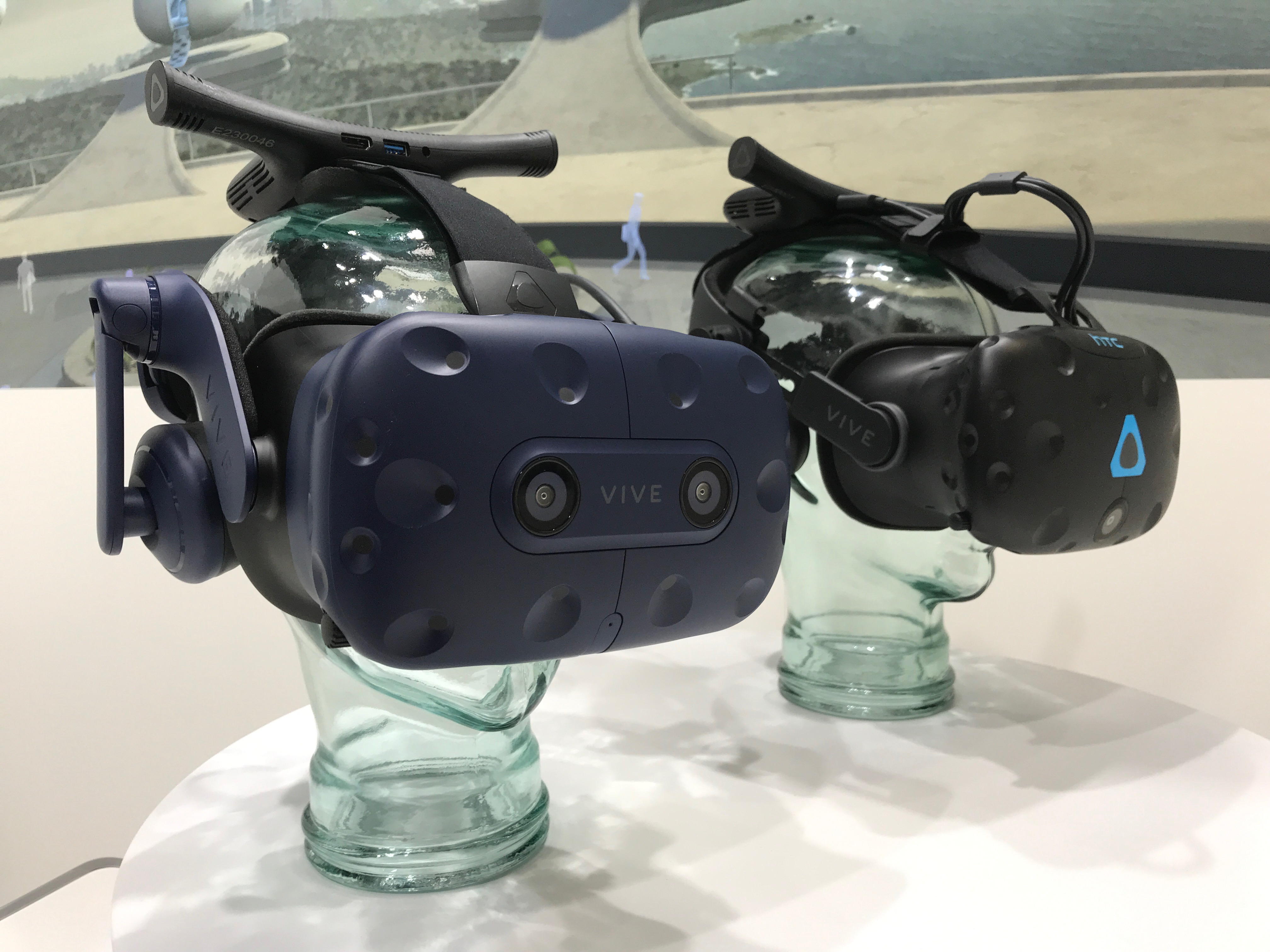 HTC Vive Pro, multijoueurs, éducation : où en est la réalité virtuelle au MWC ? - Numerama