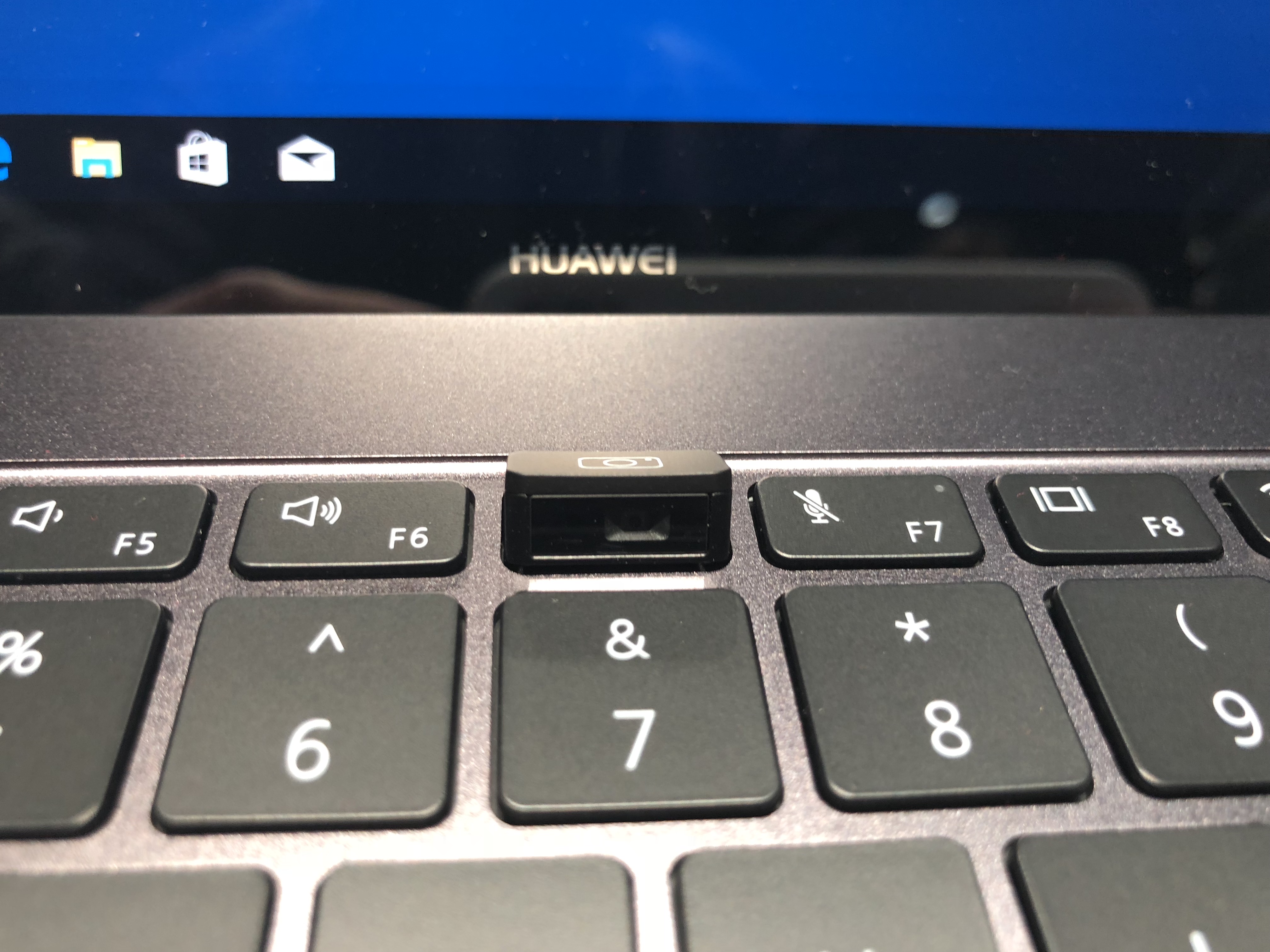 Le MateBook X Pro cache sa webcam dans son clavier