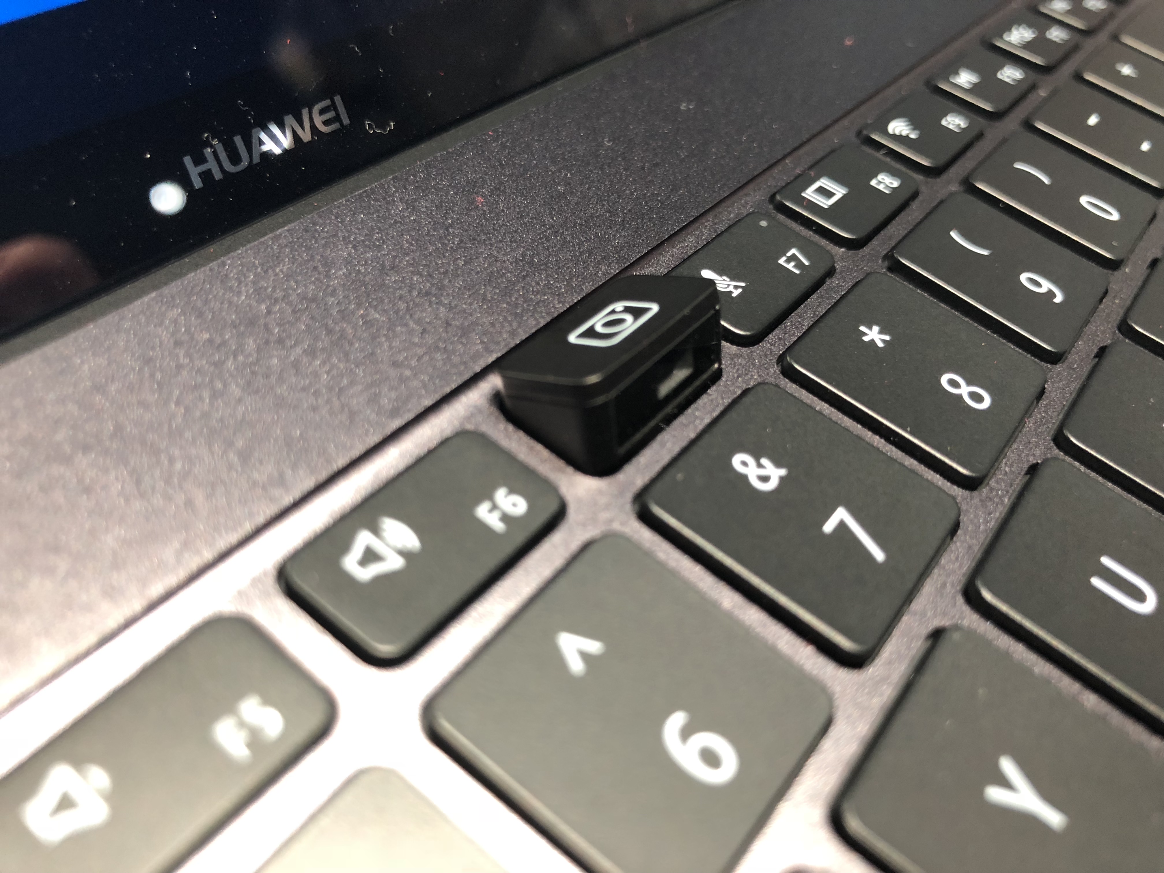 Prise en main du MateBook X Pro : Huawei dévoile un ordinateur avec caméra  cachée sous le clavier - Numerama
