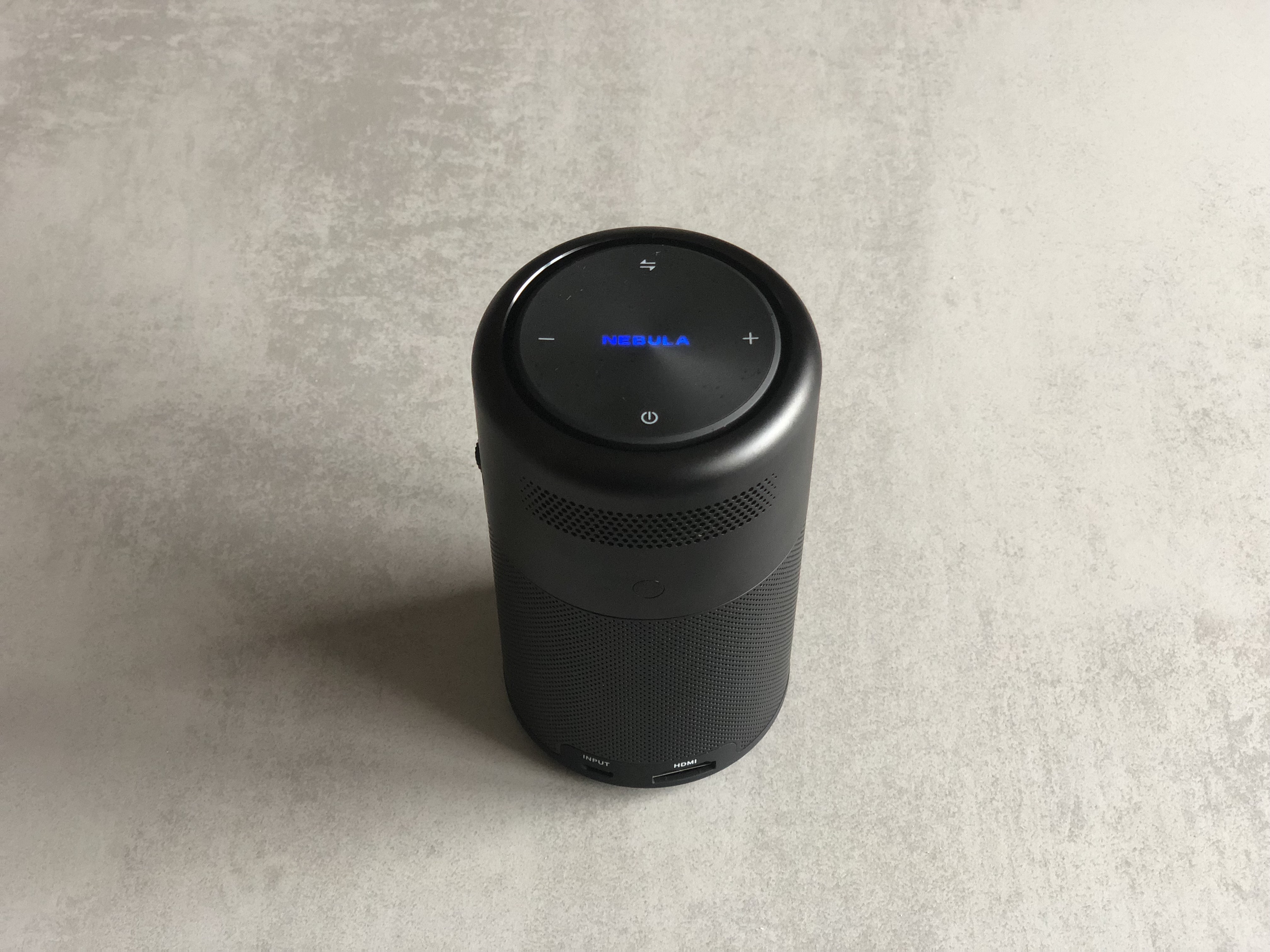 Anker Nebula Capsule, un vidéo-projecteur de la taille d'une canette !