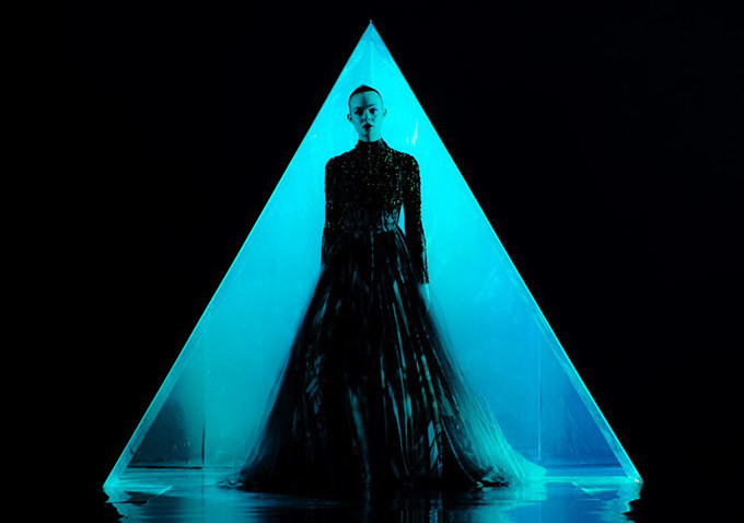 On parie que vous n’avez pas vu… The Neon Demon ! Par Maxime Claudel Mv5botk2nte4nze5ml5bml5banbnxkftztgwnzq2mjg1ode-_v1_