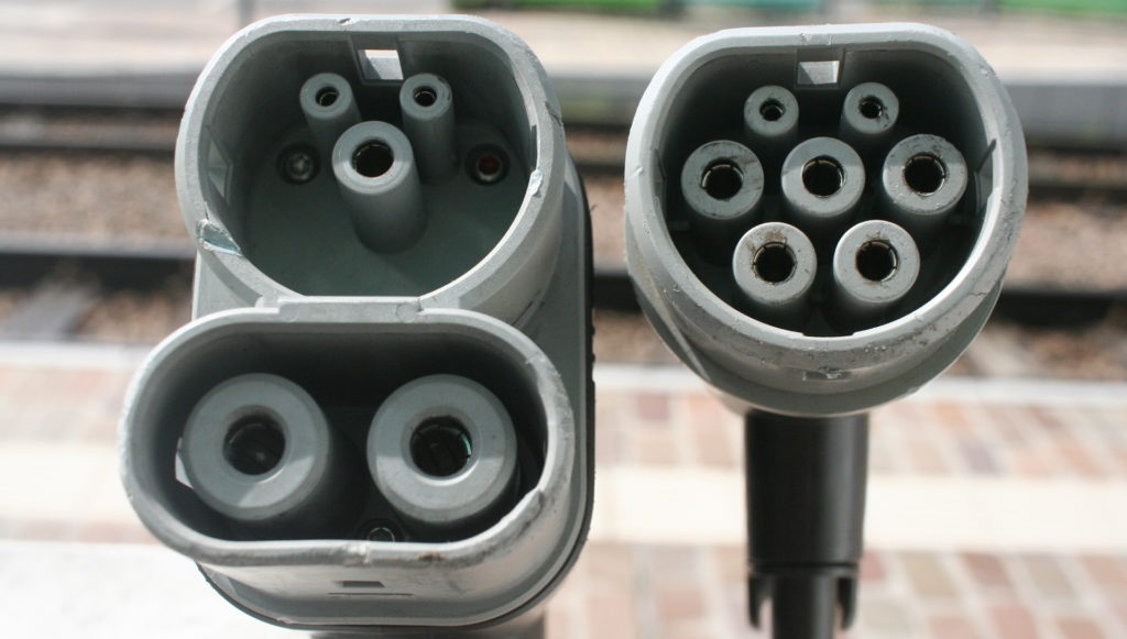 Quelle Prise Pour Voiture électrique CCS, CHAdeMO, Superchargeur : tout savoir sur la recharge rapide des