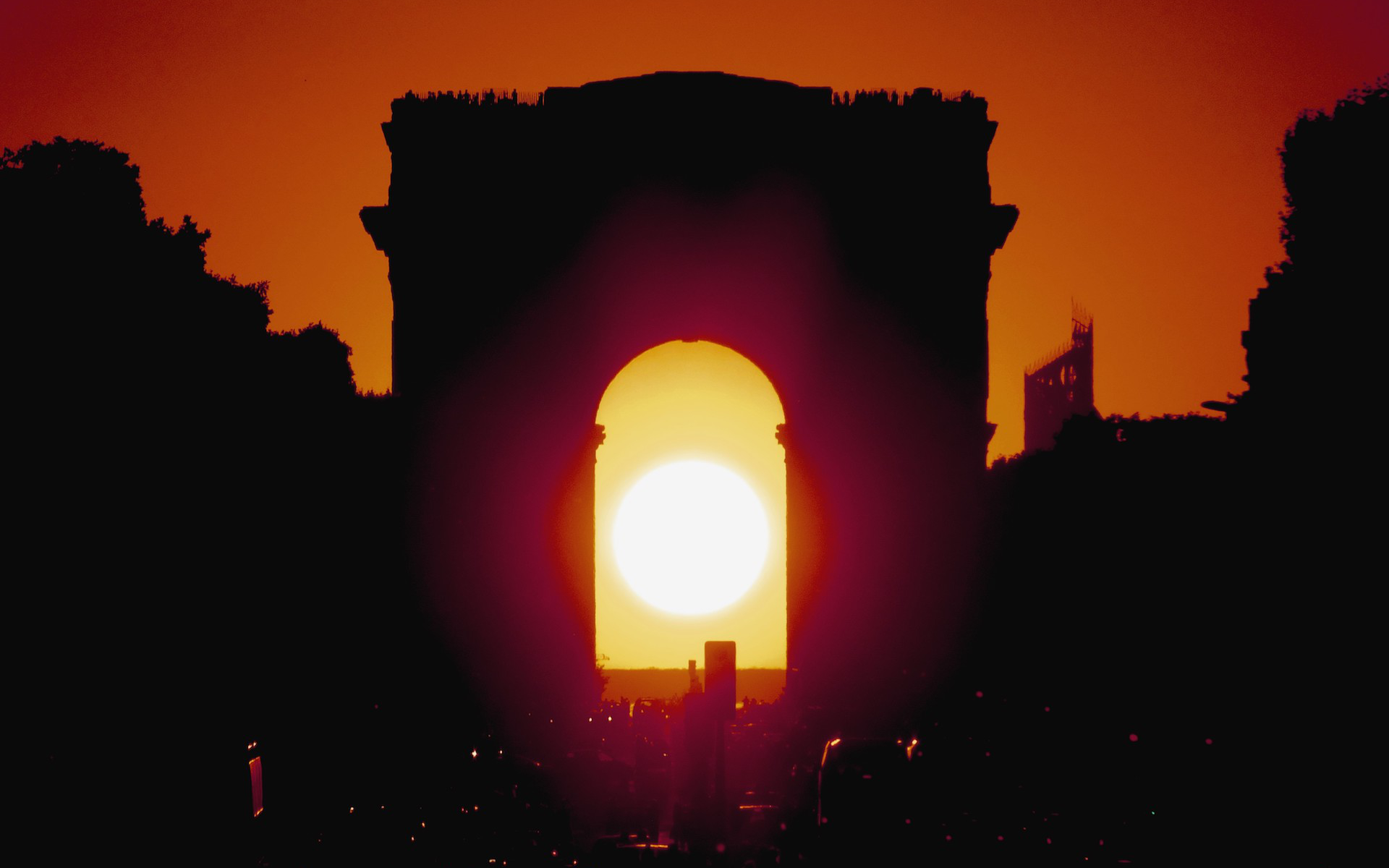 Le Soleil Se Couchera Sous Larc De Triomphe Le 4 Août D