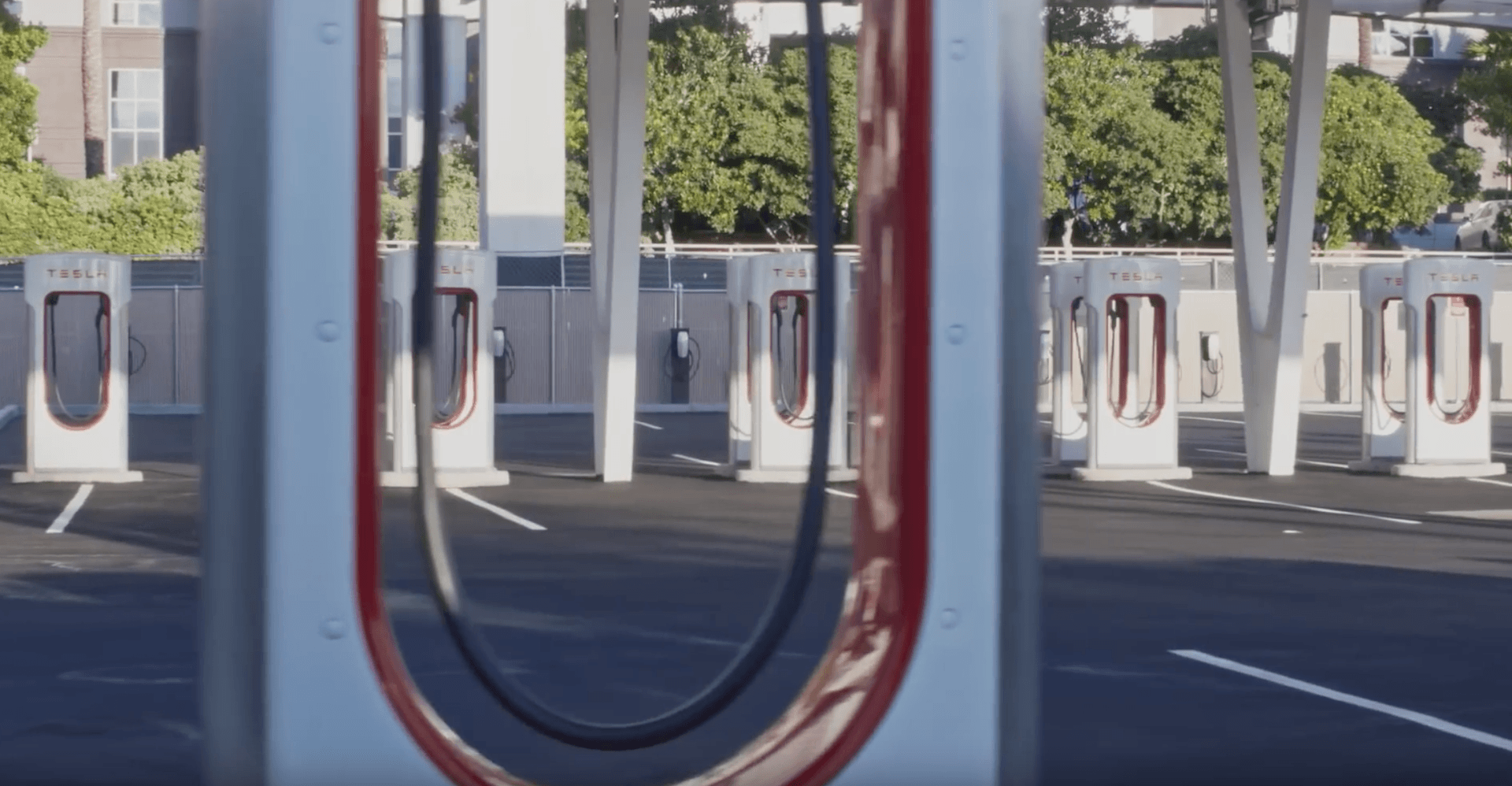 Les Superchargeurs Tesla passent à 150 kw en France voici ce que ça