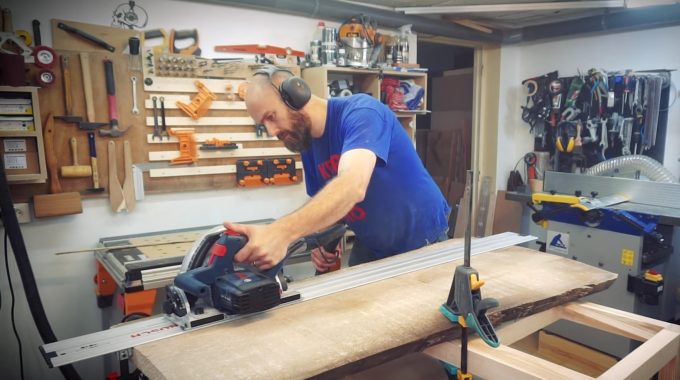 Stéphane Tipauste dans son atelier