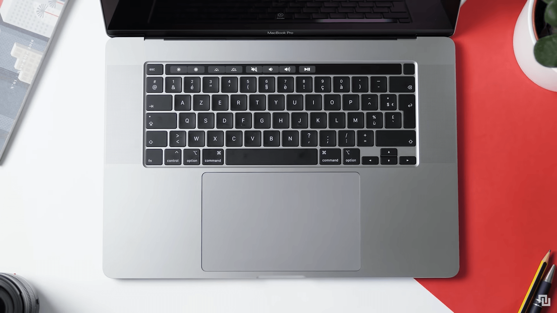 Apple MacBook Pro 16 pouces (2019) : prix, fiche technique, actualités et  test - PC portables - Numerama