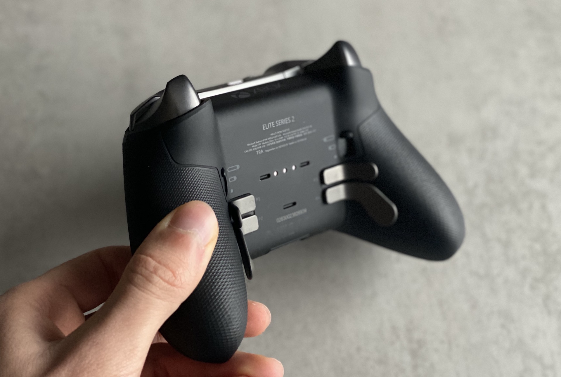 Test de la manette Xbox Elite Series 2 : le meilleur pad du monde devient  encore meilleur - Numerama