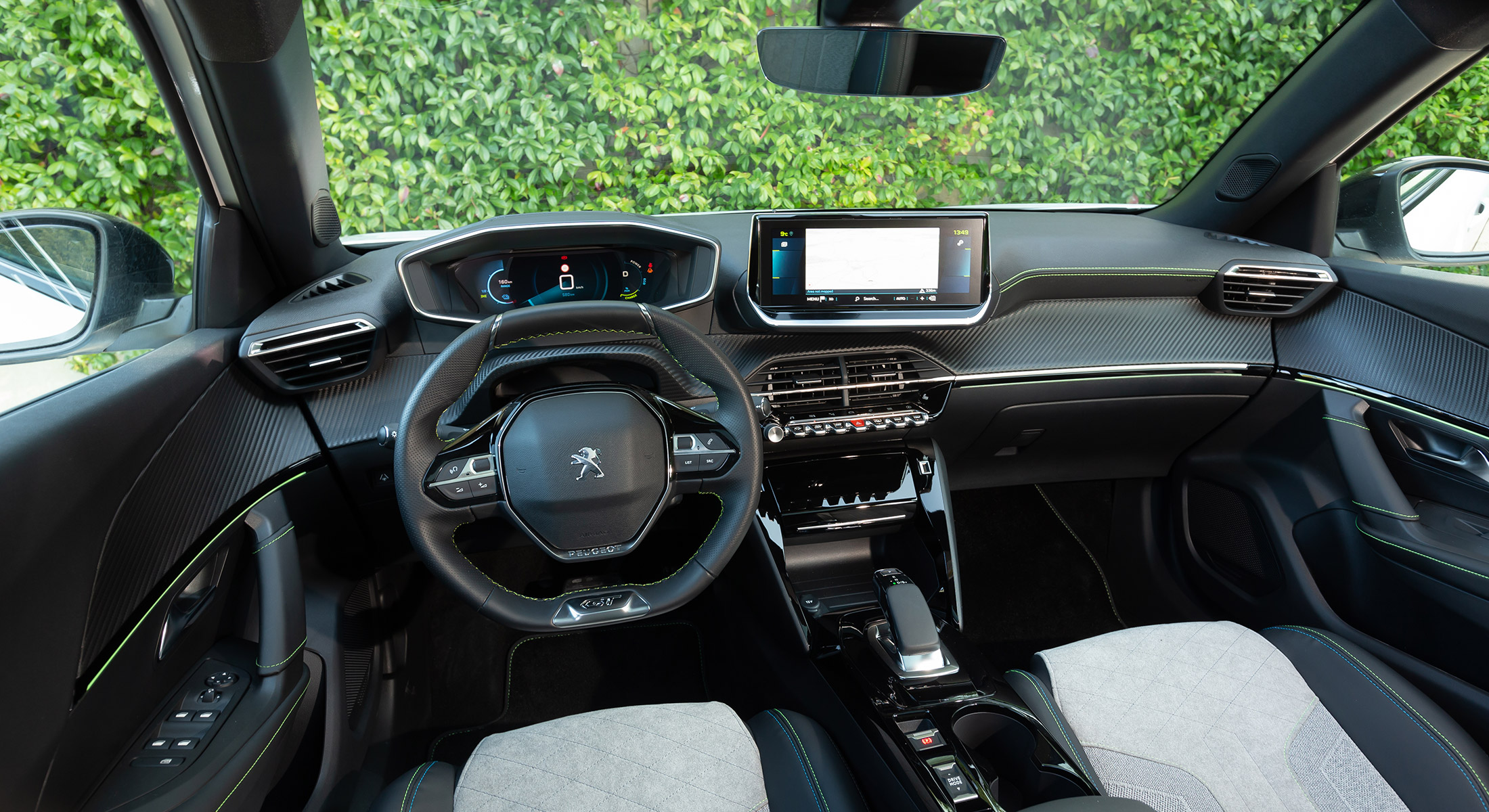 Nissan intègre une caméra plein écran dans le rétroviseur intérieur -  Numerama
