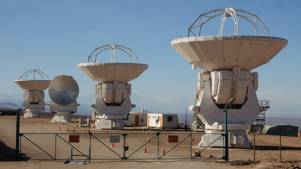 https://www.numerama.com/content/uploads/2020/05/alma-observatoire-astronomie-antennes-atacama-1024x576.jpg