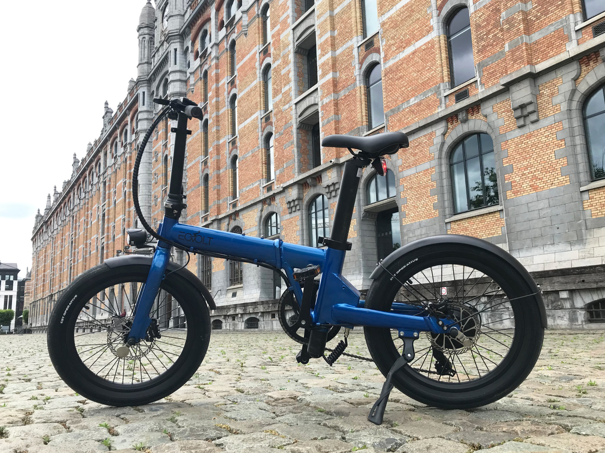 Vélo électrique pliant EOVOLT Morning, le petit vélo pliant français avec  des roues de 16 pouces.