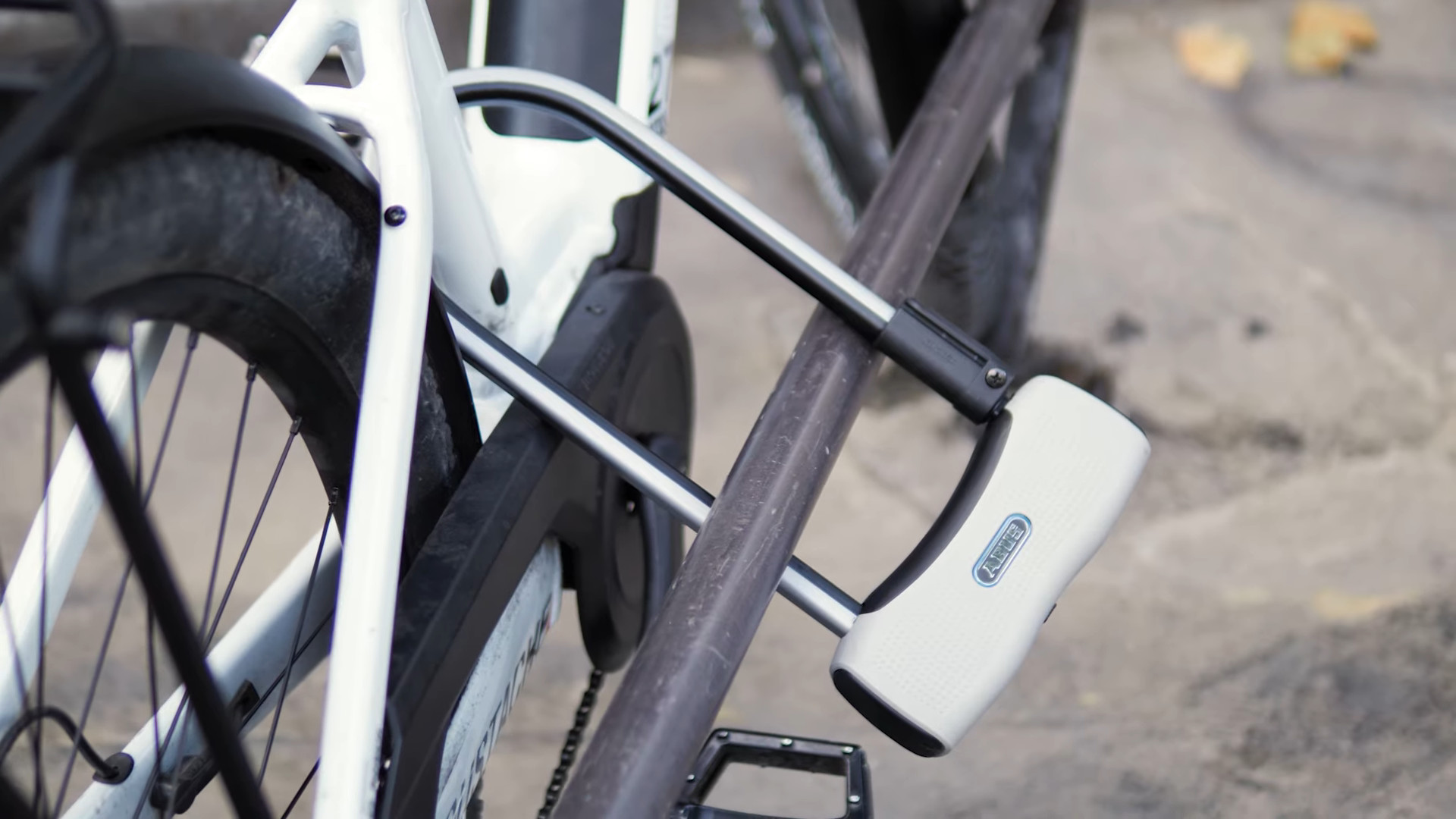 Vélo électrique partagé avec cadenas Bluetooth et géolocalisation