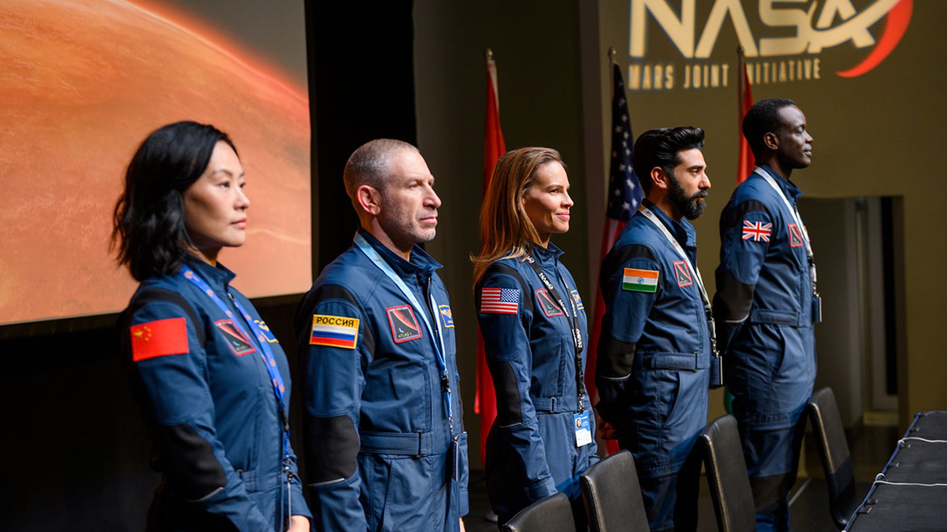 Away sur Netflix : le voyage vers Mars sera surtout une aventure sociale
