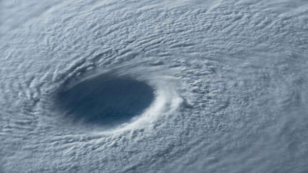 typhon Maysak cyclone tempête