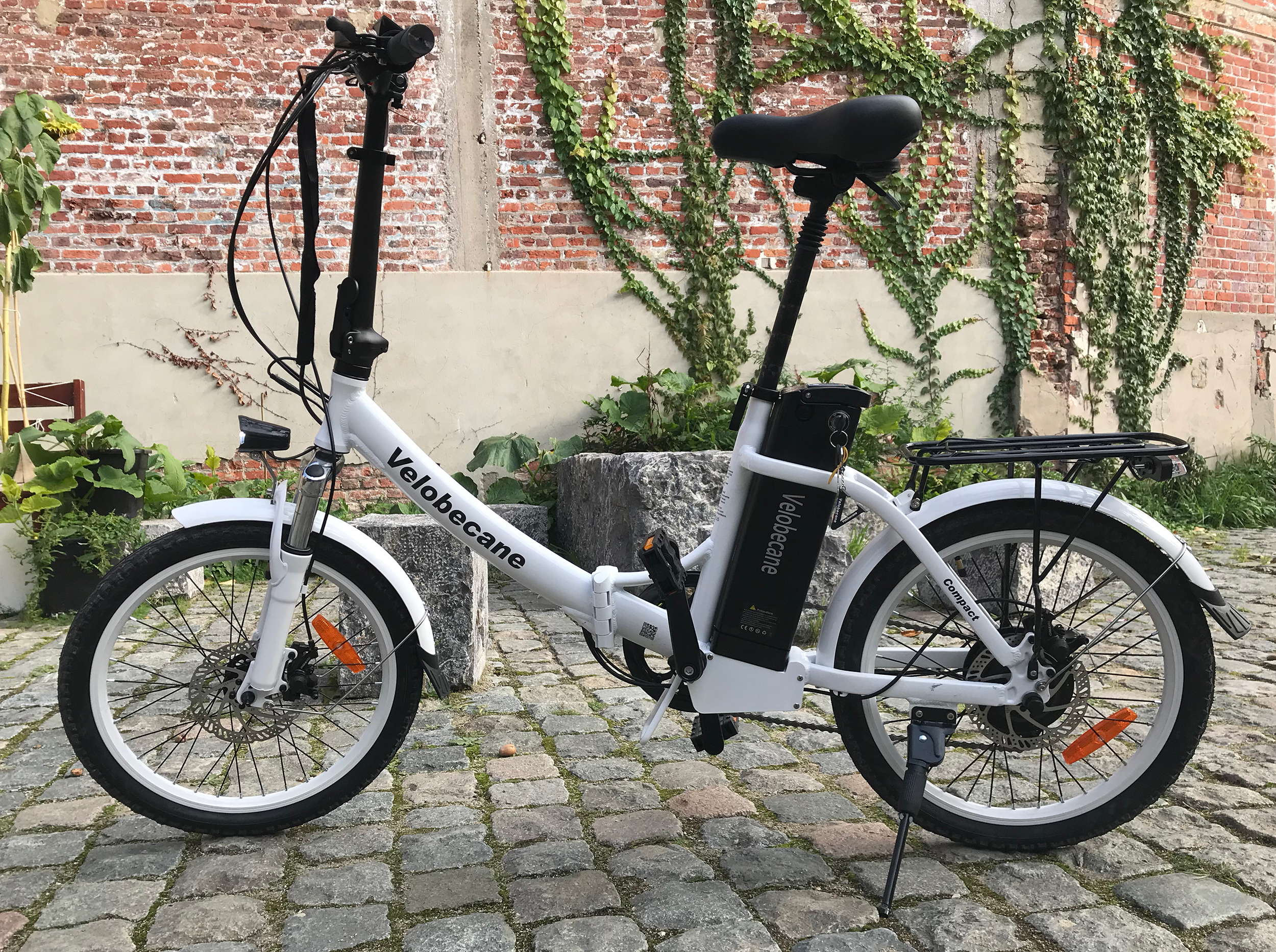 Le vélo électrique pliant Velobecane Compact est le VAE conçut