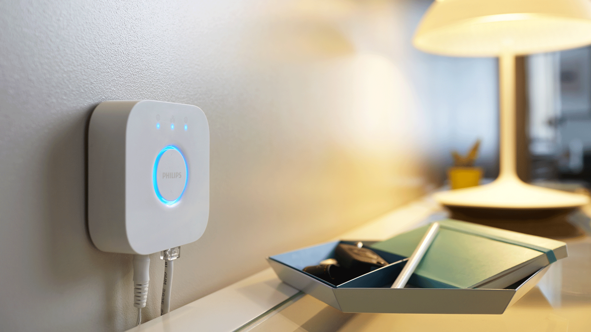 Test lampes connectées Philips Hue : piloter l'éclairage de sa maison  devient accessible à tous