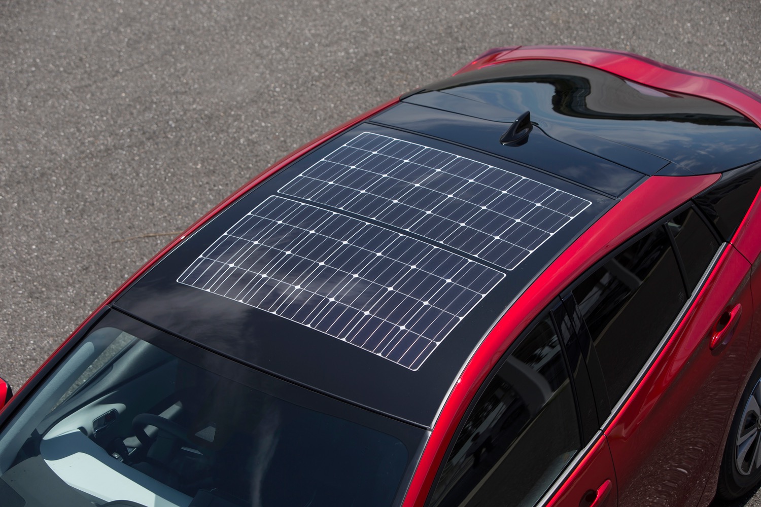 Au Japon, la Prius Prime hybride est dotée d'un toit à panneau solaire