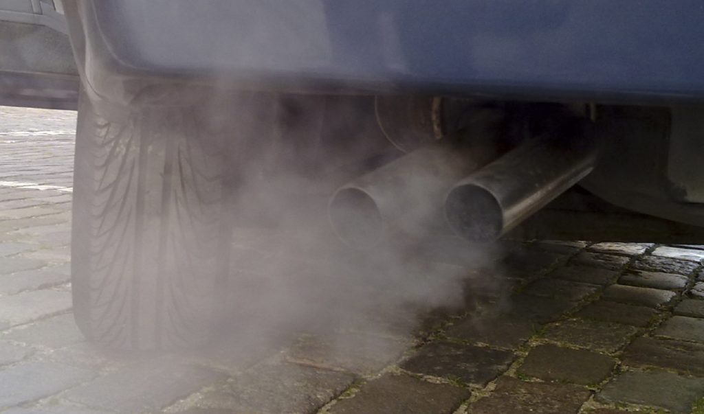 voiture-pollution-pot-echappement-gaz